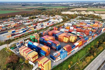Themenbild Deutsche Wirtschaft,Export / Containerdepot Container,Kloiber Containerdepot neben dem DUSS Containerbahnhof-stock-foto