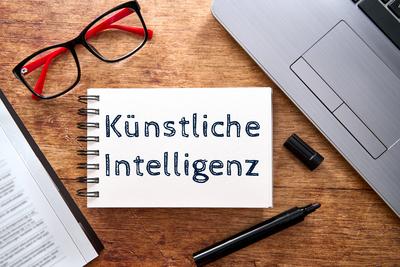 18 August 2024: Desk with the lettering: Artificial intelligence - technology, innovation and the future in the modern w-stock-foto