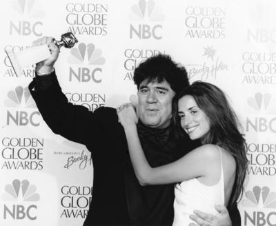 Pedro Almodovar, Penelope Cruz at the 57th Annual Golden Globe Awards, 2000 Hollywood CA USA PUBLICATIONxINxGERxSUIxAUT-stock-foto