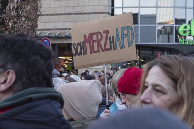 08.02.2025, Demonstration Nie wieder ist jetzt, N?rnberg: Unter dem Motto Auch bei der Bundestagswahl gilt: Nie wieder i-stock-foto