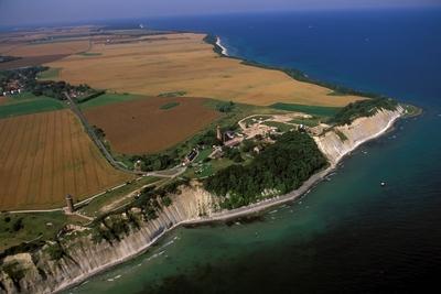 Bildnummer: 50636148  Datum: 15.08.2004  Copyright: imago/G?nter SchneiderKap Arkona auf R?gen, Landschaft; 2004, Luftaufnahme, Ostsee, Halbinsel Wittow, Kreidefels, Kreidefelsen, Steilk?ste, Steilk?sten, Felsk?ste, Felsk?sten, Felsenk?sten, Felsenk?ste; , quer, Kbdia, Totale, Meer, K?ste, Vogelperspektive, Perspektive, Deutschland,  , Reisen, Europa / !ACHTUNG LUFTAUFNAHME 100 % HONORARAUFSCHLAG!, Mecklenburg Vorpommern / Steilk?ste K?ste Meer Felsen Kreide Kreidefelsen Kreidek?ste; Aufnahmedatum gesch?tzt 50636148 Date 15 08 2004 Copyright Imago G?nter Schneider Cape Arkona on Complaints Landscape 2004 Air intake Baltic Sea Peninsula Wittow Chalk rock Chalk cliffs Cliffs Cliffs Rocky coast Rocky coastline Rocky coastline Rocky coast horizontal Kbdia long shot Sea Coast birds eye view Perspective Germany Travel Europe Regard Air intake 100 % HONORARAUFSCHLAG Mecklenburg Western Pomerania Cliffs Coast Sea Rocks Chalk Chalk cliffs Chalk coast date estimated-stock-foto