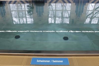 Kleine Schwimmhalle Wuhlheide in Berlin ?ffnet wieder, zwei Jahre haben die Berliner B?der-Betriebe das Bad saniert und-stock-photo