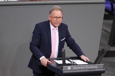 Berlin, Deutschland, 14.12.2023: Sitzungswoche im Deutschen Bundestag, 144. Sitzung: Erwin R?ddel, CDU *** Berlin, Germa-stock-foto