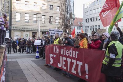 08.02.2025, Demonstration Nie wieder ist jetzt, N?rnberg: Unter dem Motto Auch bei der Bundestagswahl gilt: Nie wieder i-stock-foto