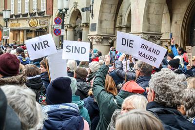 Bundesweiter Aktionstag der OMAS GEGEN RECHTS.-stock-photo