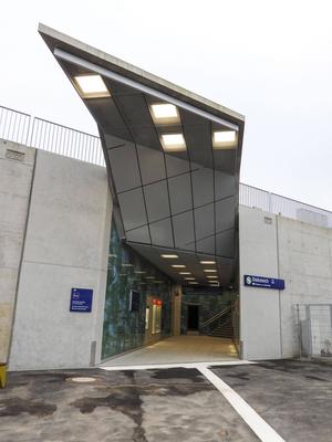 S Bahn Station Diebsteich wieder eroeffnet-stock-foto