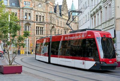 Stra?enbahn in Braunschweig Stra?enbahn in der Innenstadt von Braunschweig Copyright: xZoonar.com/HEIKOxKUEVERLINGx 7785-stock-foto
