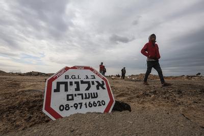 Palestinians inspect the destruction after the Israeli army withdrew from the Netzarim corridor, as part of a ceasefire agreement with Hamas in Gaza City-stock-photo