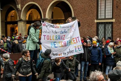 Bundesweiter Aktionstag der OMAS GEGEN RECHTS.-stock-photo