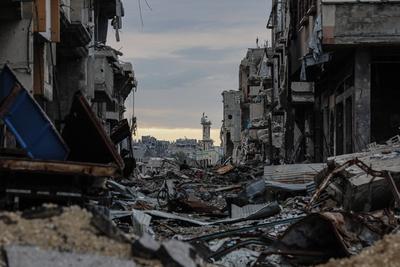 Palestinians inspect the destruction after the Israeli army withdrew from the Netzarim corridor, as part of a ceasefire agreement with Hamas in Gaza City-stock-photo