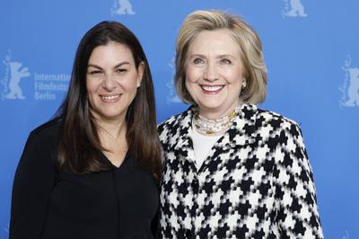 Entertainment Bilder des Tages Entertainment Bilder des Tages Nanette Burstein und Hillary Rodham Clinton beim Photocall-stock-photo