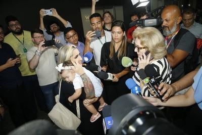 Flight with US deportees arrives in Brazil-stock-foto