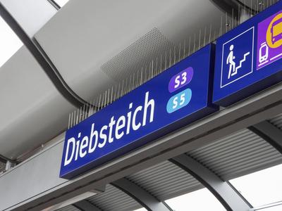 S Bahn Station Diebsteich wieder eroeffnet-stock-foto