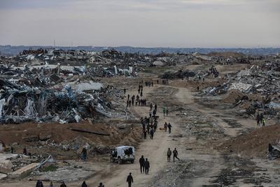 Palestinians inspect the destruction after the Israeli army withdrew from the Netzarim corridor, as part of a ceasefire agreement with Hamas in Gaza City-stock-photo