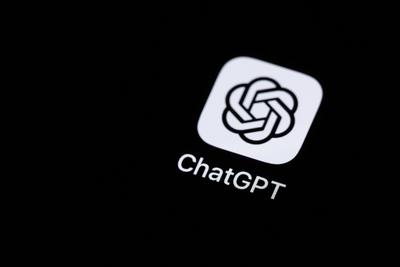 Die Applikation-App ChatGPT des US-Amerikanischen Software?unternehmens OpenAI ist auf dem Display eines iPhone zu sehen-stock-foto