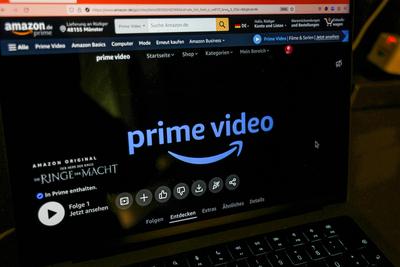 Amazon Prime Streaming auf einem MacBook. Ringe der Macht 16.02.2024 *** Amazon Prime streaming on a MacBook Rings of Po-stock-foto
