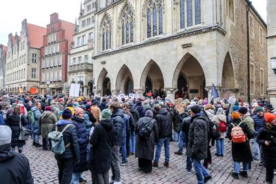 Bundesweiter Aktionstag der OMAS GEGEN RECHTS.-stock-photo