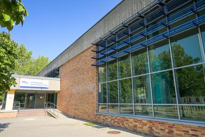 Schwimmhalle Ernst-Th?lmann-Park, Prenzlauer Berg, Pankow, Berlin, Deutschland *** Indoor swimming pool Ernst Th?lmann P-stock-photo