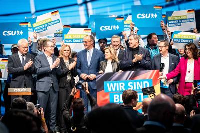 Kleiner Parteitag - Parteiausschuss - der CSU vor der Bundestagswahl 2025 in N?rnberg ? Markus S?der, CSU-Parteivorsitzender und Ministerpr?sident von Bayern; mit Friedrich Merz, Kanzlerkandidat und CDU-Vorsitzender - Mit Martin Huber (links) und Ale-stock-foto