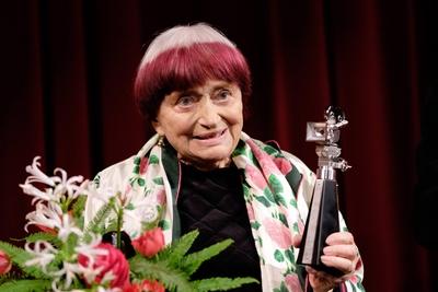 Entertainment Themen der Woche KW07 Entertainment Bilder des Tages 69. Berlinale - Agnes Varda mit Berlinale-Kamera gee-stock-photo