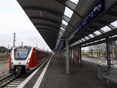 S Bahn Station Diebsteich wieder eroeffnet-stock-foto