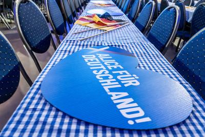 AfD-Wahlkampf in Bayern, Herz Alice f?r Deutschland, Halle drei Stunden vor dem Auftritt von Parteichefin Weidel in Greding, 7. Februar 2025-stock-photo