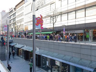 24.000 Menschen bei Demo gegen Rechts in Hannover Die Organisation Omas gegen Rechts hatte f?r heute gegen den Rechtsruc-stock-photo