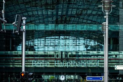 Reisen, Berlin 27.06.2023, Glasfront Berliner Hauptbahnhof, Glasfront *** Travel, Berlin 27 06 2023, glass front Berlin-stock-foto