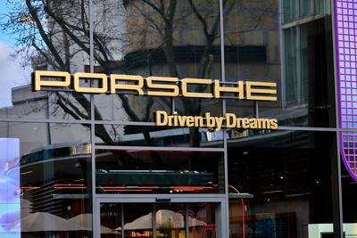 Stuttgart, Baden-W?rttemberg, Germany - January 23, 2025: The Porsche logo with the slogan: Driven by Dreams, on a moder-stock-foto