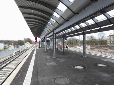 S Bahn Station Diebsteich wieder eroeffnet-stock-foto