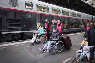 20 ans de la loi mobilite, deplacement de Tabarot et Parmentier-Lecocq en Gare de Lyon-stock-foto