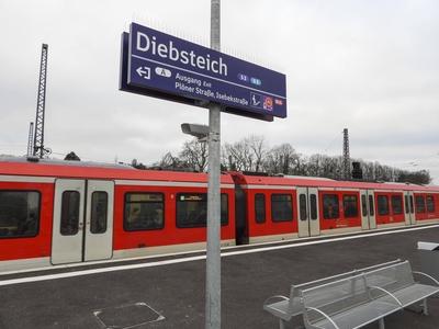 S Bahn Station Diebsteich wieder eroeffnet-stock-foto