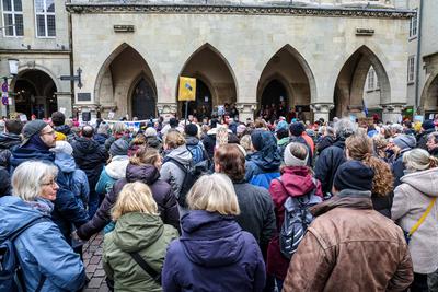 Bundesweiter Aktionstag der OMAS GEGEN RECHTS.-stock-photo