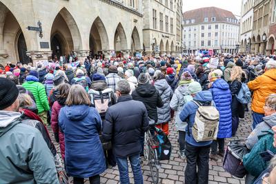 Bundesweiter Aktionstag der OMAS GEGEN RECHTS.-stock-photo