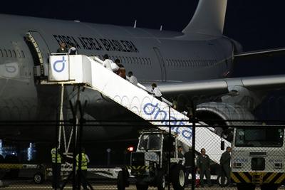 Flight with US deportees arrives in Brazil-stock-foto