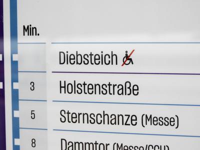 S Bahn Station Diebsteich wieder eroeffnet-stock-foto