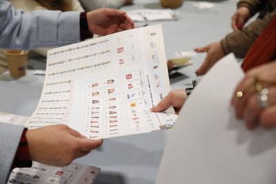 GYE-ELECCIONES 2025 VOTO EN ESPAÑA-stock-foto