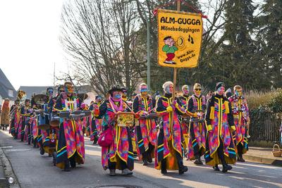 Mertingen, Bavaria, Germany - February 9, 2025: Big carnival parade in Mertingen. Bavaria celebrates carnival on the str-stock-photo