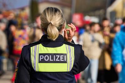 Mertingen, Bavaria, Germany - February 9, 2025: A police officer in front of a carnival parade. Symbolic image of police-stock-foto