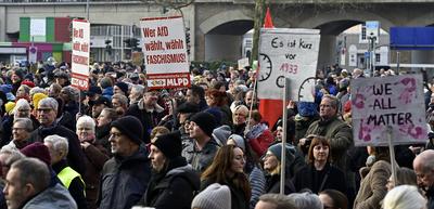 Auf dem M?lheimer Rathausmarkt,Stadt im Ruhrgebiet im Bundesland Nordrhein Westfalen ( NRW )Deutschland,fand eine Kundge-stock-foto