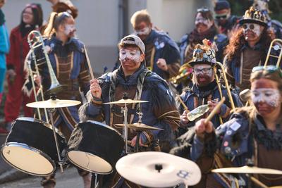 Mertingen, Bavaria, Germany - February 9, 2025: Big carnival parade in Mertingen. Bavaria celebrates carnival on the str-stock-photo