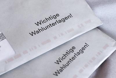 D?sseldorf 08.02.2025 Amtliche Wahlbenachrichtigung Wahlbrief Briefwahl Wahlkampf Bundestagswahl Wahlunterlagen Wahlsche-stock-photo