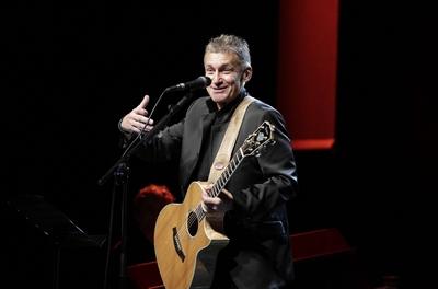 32/ Konzert: Rainhard Fendrich, S?nger, Liedermacher im Berliner Admiralspalast, Lied, Schlager, Chanson, live, Musik, B-stock-foto