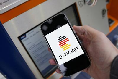 Symbolfoto Deutschland Ticket Regionalverkehr Symbolbild und Themenbild des neuen 49 Euro Deutschland Ticket fuer den Na-stock-photo