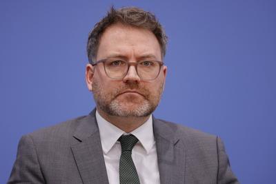 Prof. Dr. Tobias Bunde, Director of Research & Policy der MSC, Deutschland, Berlin, Bundespressekonferenz, Thema: Zur be-stock-foto
