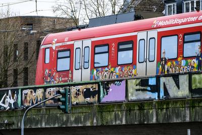 D?sseldorf 29.01.2025 Bilk Bahnhof DB Deutsche Bahn Zug Regionalverkehr Nahverkehr ?PNV VRR S-Bahn S11 FR Bergisch-Gladb-stock-foto