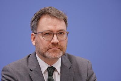 Prof. Dr. Tobias Bunde, Director of Research & Policy der MSC, Deutschland, Berlin, Bundespressekonferenz, Thema: Zur be-stock-foto