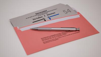 Bundestagswahl 2025, Stimmzettel und Wahlschein-stock-foto