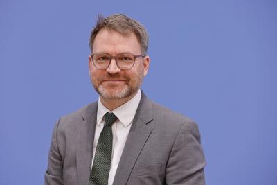 Prof. Dr. Tobias Bunde, Director of Research & Policy der MSC, Deutschland, Berlin, Bundespressekonferenz, Thema: Zur be-stock-foto