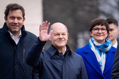 Bildtermin mit Olaf Scholz vor dem Willy-Brandt-Haus in Berlin-stock-foto